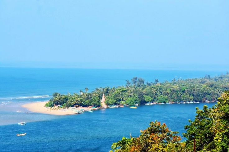 the deobagh beach is just south of tarkarli